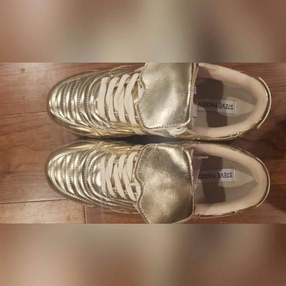 Steve Madden Madrid Gold Metallic Quilted Lace Up Sneakers. - Picture 4 of 4